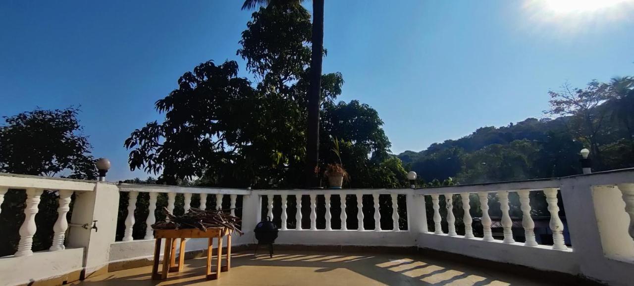 J-House, Spacious Apartments With Balconies, Thalassa 1Min Away Siolim Exterior photo