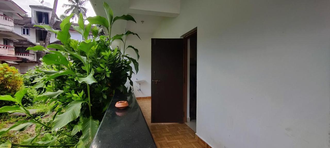 J-House, Spacious Apartments With Balconies, Thalassa 1Min Away Siolim Exterior photo