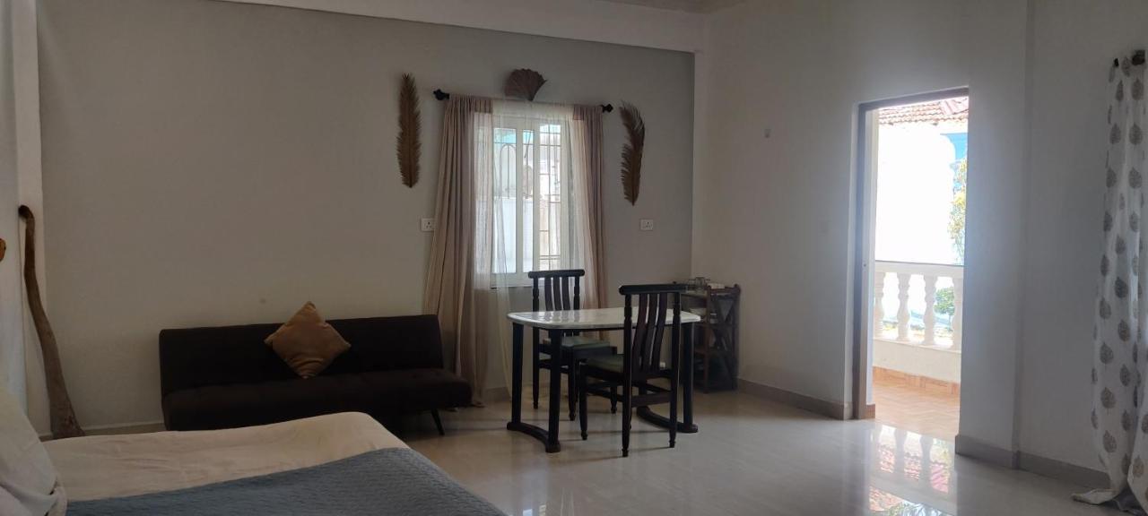 J-House, Spacious Apartments With Balconies, Thalassa 1Min Away Siolim Exterior photo