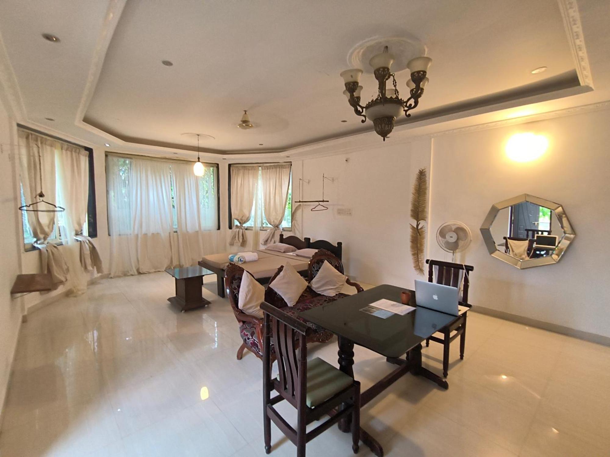 J-House, Spacious Apartments With Balconies, Thalassa 1Min Away Siolim Exterior photo