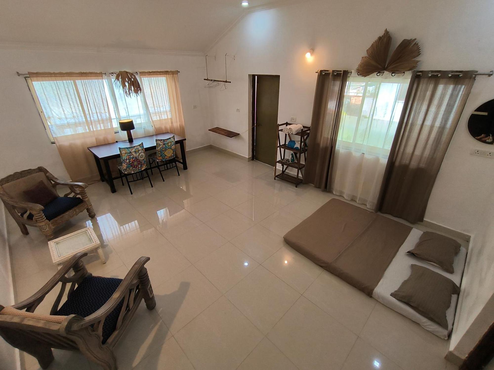 J-House, Spacious Apartments With Balconies, Thalassa 1Min Away Siolim Exterior photo