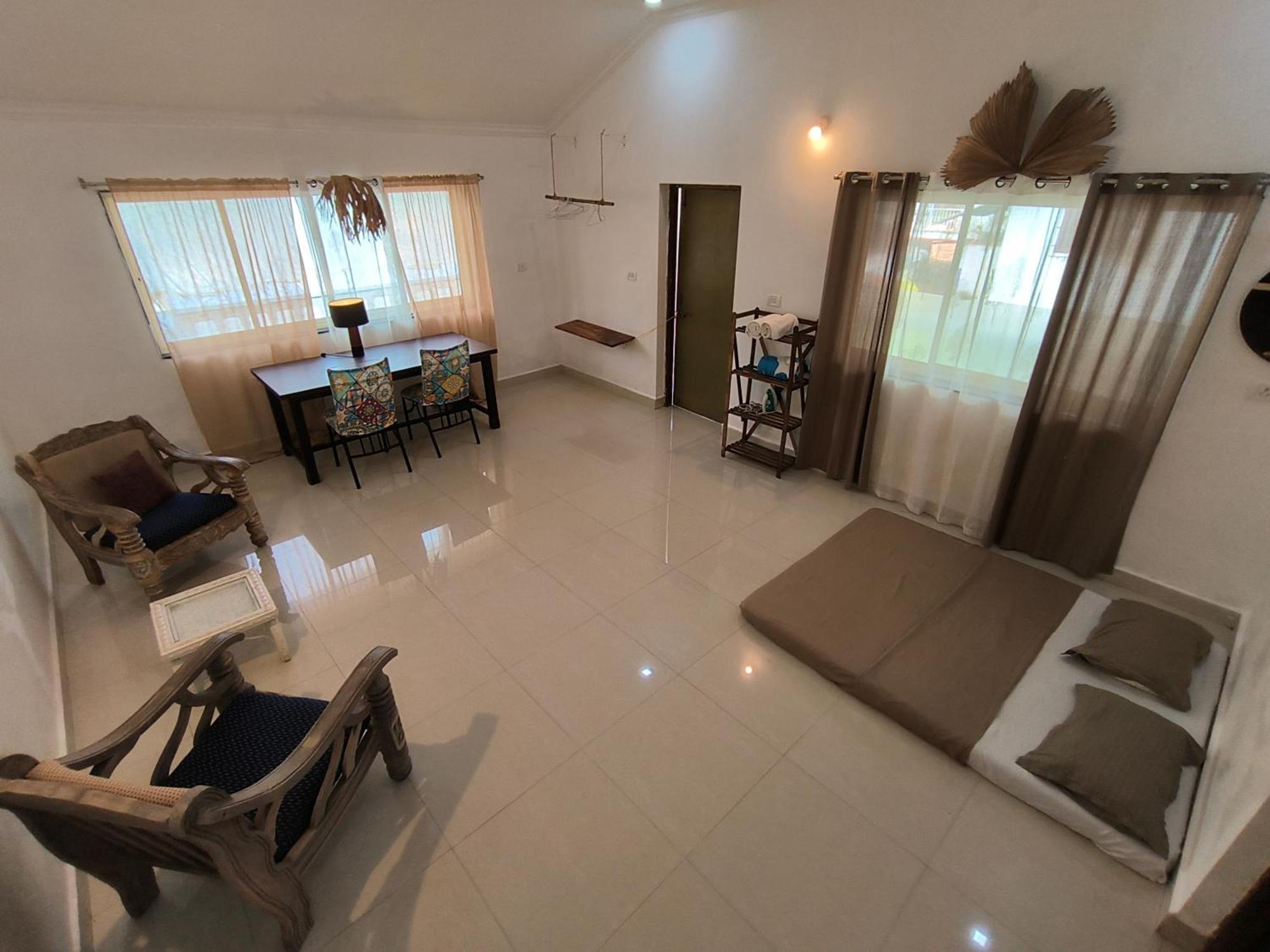 J-House, Spacious Apartments With Balconies, Thalassa 1Min Away Siolim Room photo
